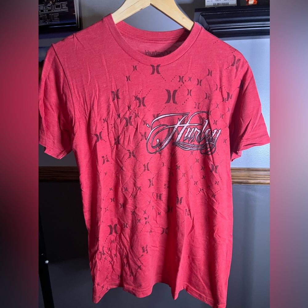 Hurley t shirt